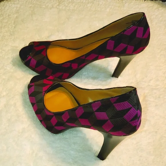 Stylish Pink and Black Women's Heels - Picture 1 of 8